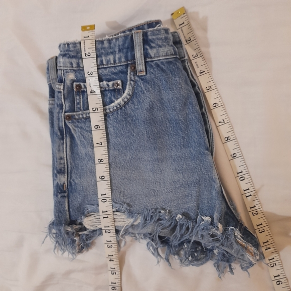 ● ZARA | High Waisted Ripped Distressed Demin Short - Picture 6 of 16